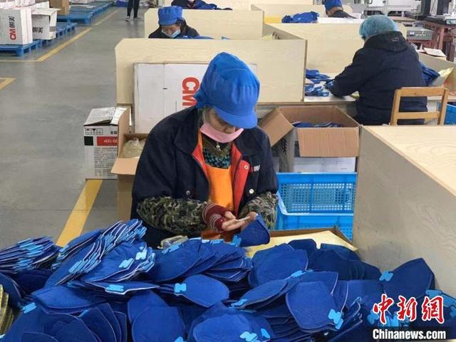 生活报@浙江企业3倍工资鼓励员工赶制口罩，百余人加班代替过节