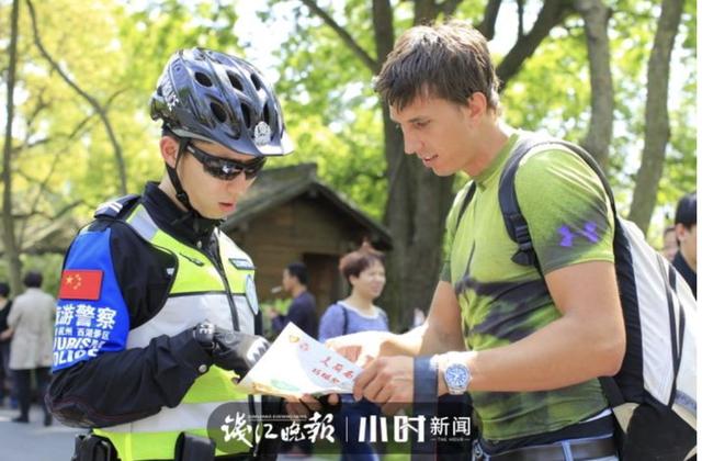 #掌上兰州#杭州小夫妻西湖边一张照片火了：真是神仙眷侣