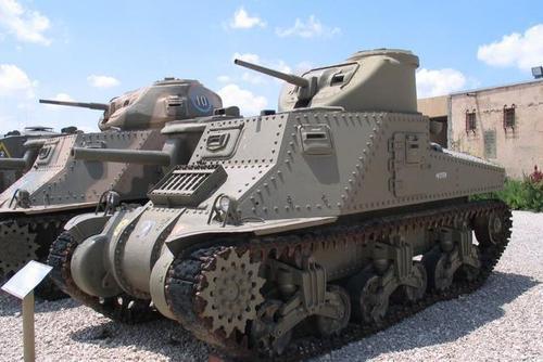 美军直接把m2坦克放大全身上下塞满机炮问题很多但照样出口