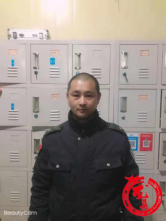 生活报@事发江北新区！一私家车自燃！路过公交司机3分半灭火