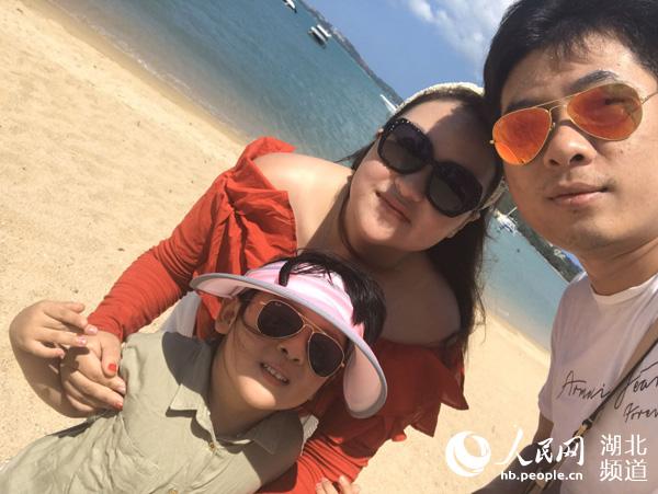 人民湖北■最后一刻！急诊科夫妇高速路口递出孩子再返岗