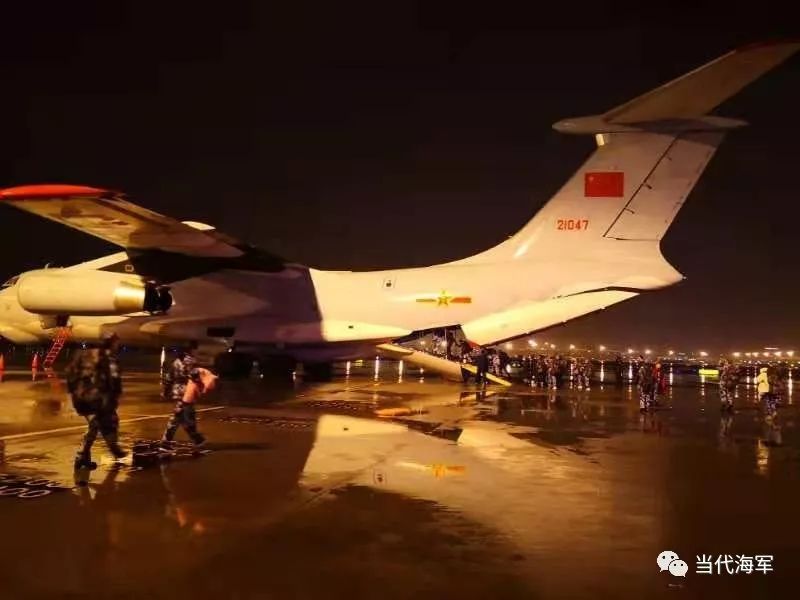 #中国经济网#砥柱中流！陆海空医疗大军昨星夜入汉