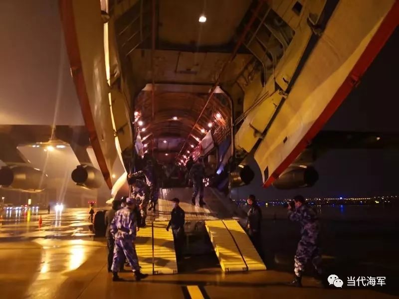 #中国经济网#砥柱中流！陆海空医疗大军昨星夜入汉