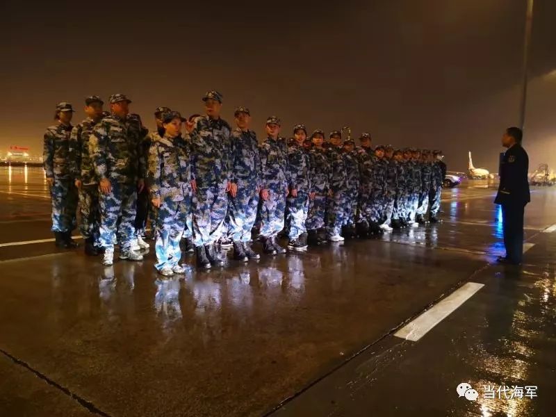 #中国经济网#砥柱中流！陆海空医疗大军昨星夜入汉