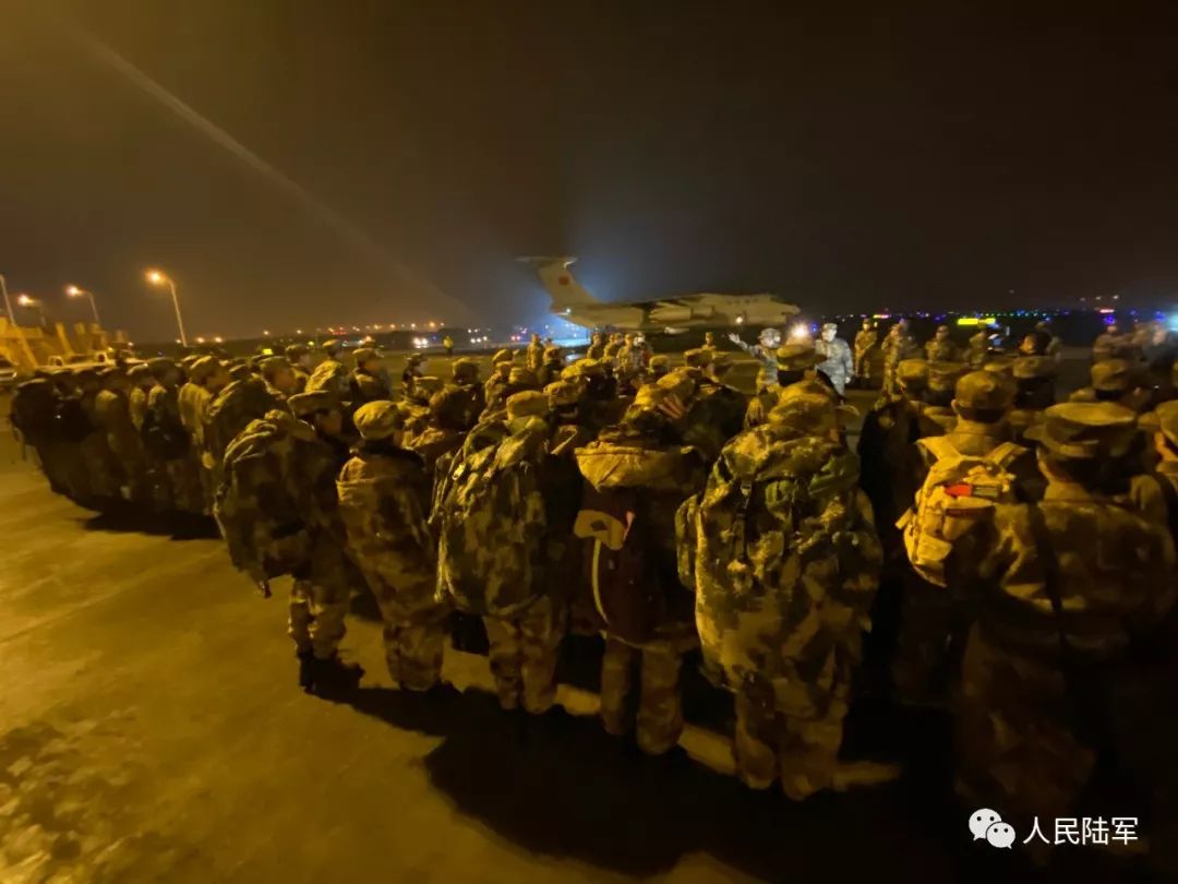 #中国经济网#砥柱中流！陆海空医疗大军昨星夜入汉