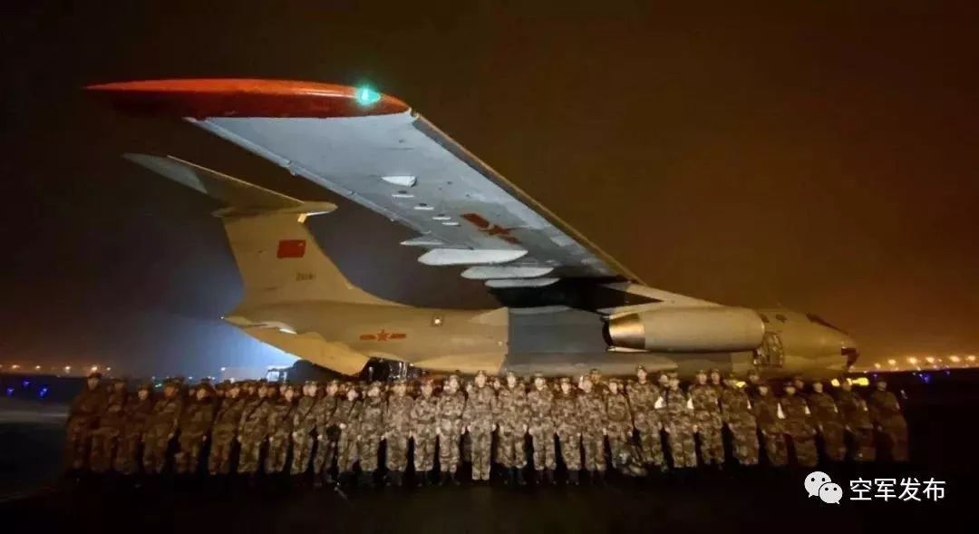 #中国经济网#砥柱中流！陆海空医疗大军昨星夜入汉