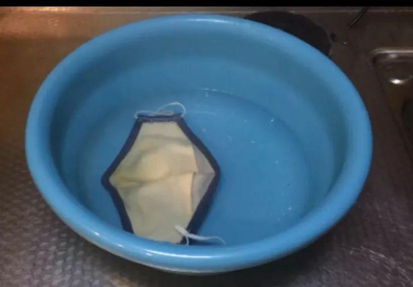 「经济日报」新型冠状病毒防控：使用过的口罩该怎么处理？