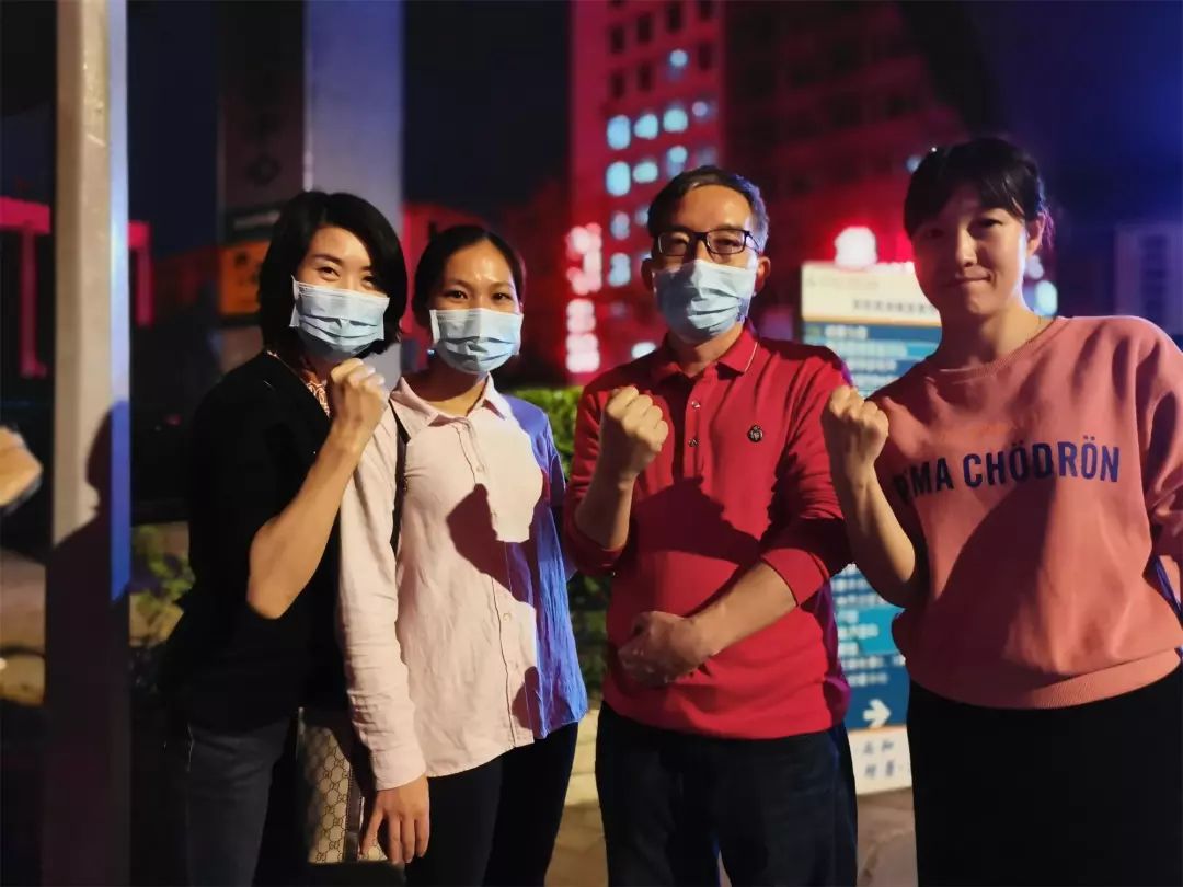 证券时报：最新数据：全国确诊1287例！除夕夜，解放军、广东等多支医疗队驰援武汉