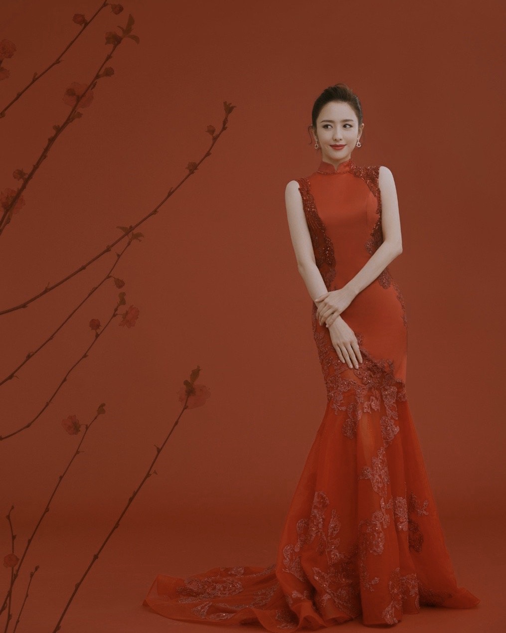 佟丽娅首次担任春晚主持,台上好惊艳,网友:get到佟丽娅的美了