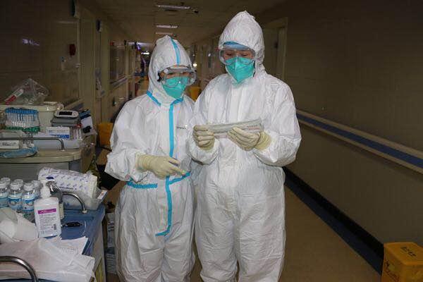 「七一网」关注｜两江新区隔离病房里的除夕夜 十余名医护3天未出病房一步