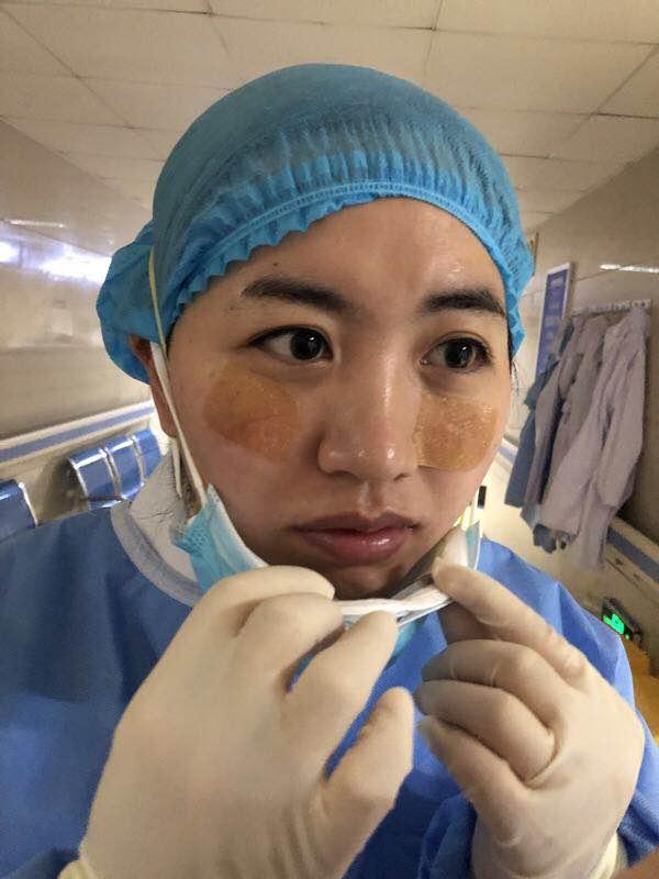 「七一网」关注｜两江新区隔离病房里的除夕夜 十余名医护3天未出病房一步