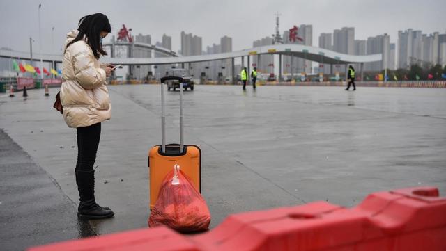 纵相新闻：美国驻武汉总领事馆已暂停运营，美国包机撤离在武汉侨民