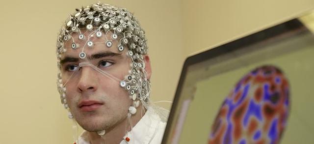 [中国小康网]美军最新研究取得进展，瘫痪人士可操纵无人机，只需植入一个芯片