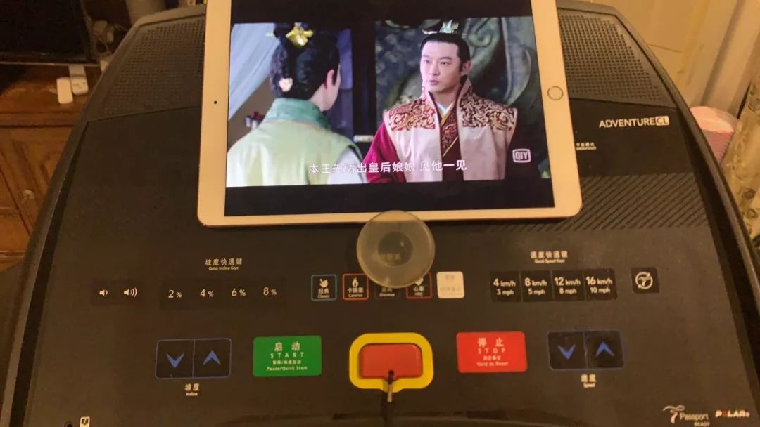 「国是直通车」学会新年俗：宅在家的100种姿势