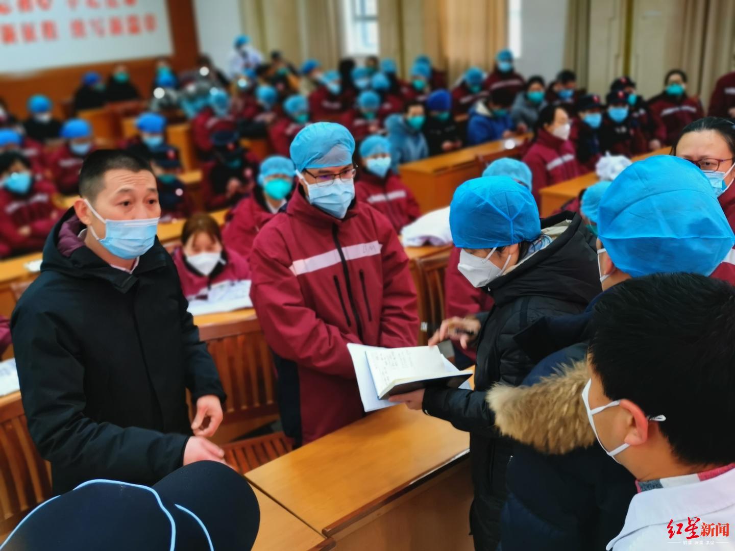 「红星新闻」四川救援队进驻武汉红十字会医院，分组开展行动