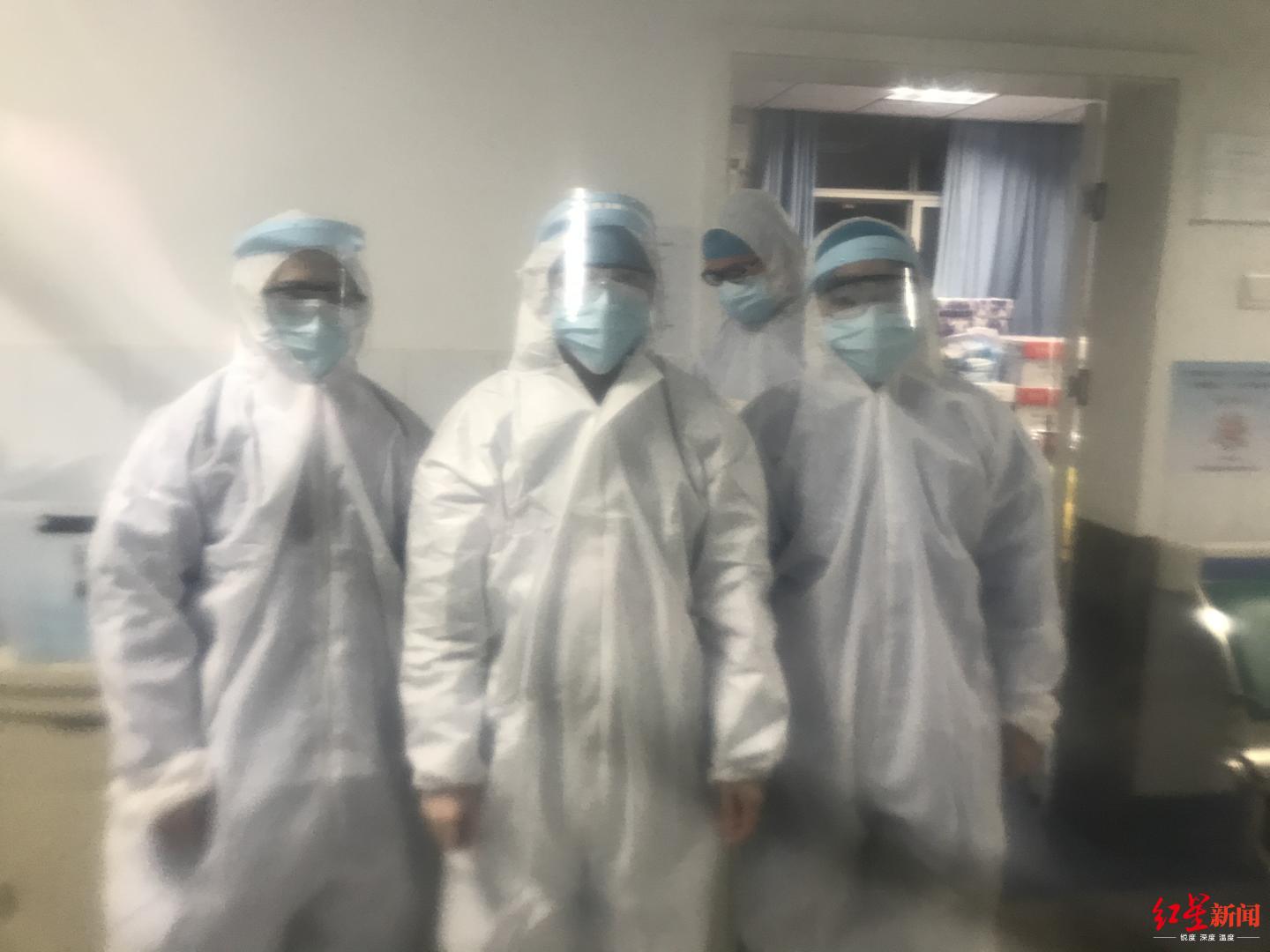 「红星新闻」四川救援队进驻武汉红十字会医院，分组开展行动