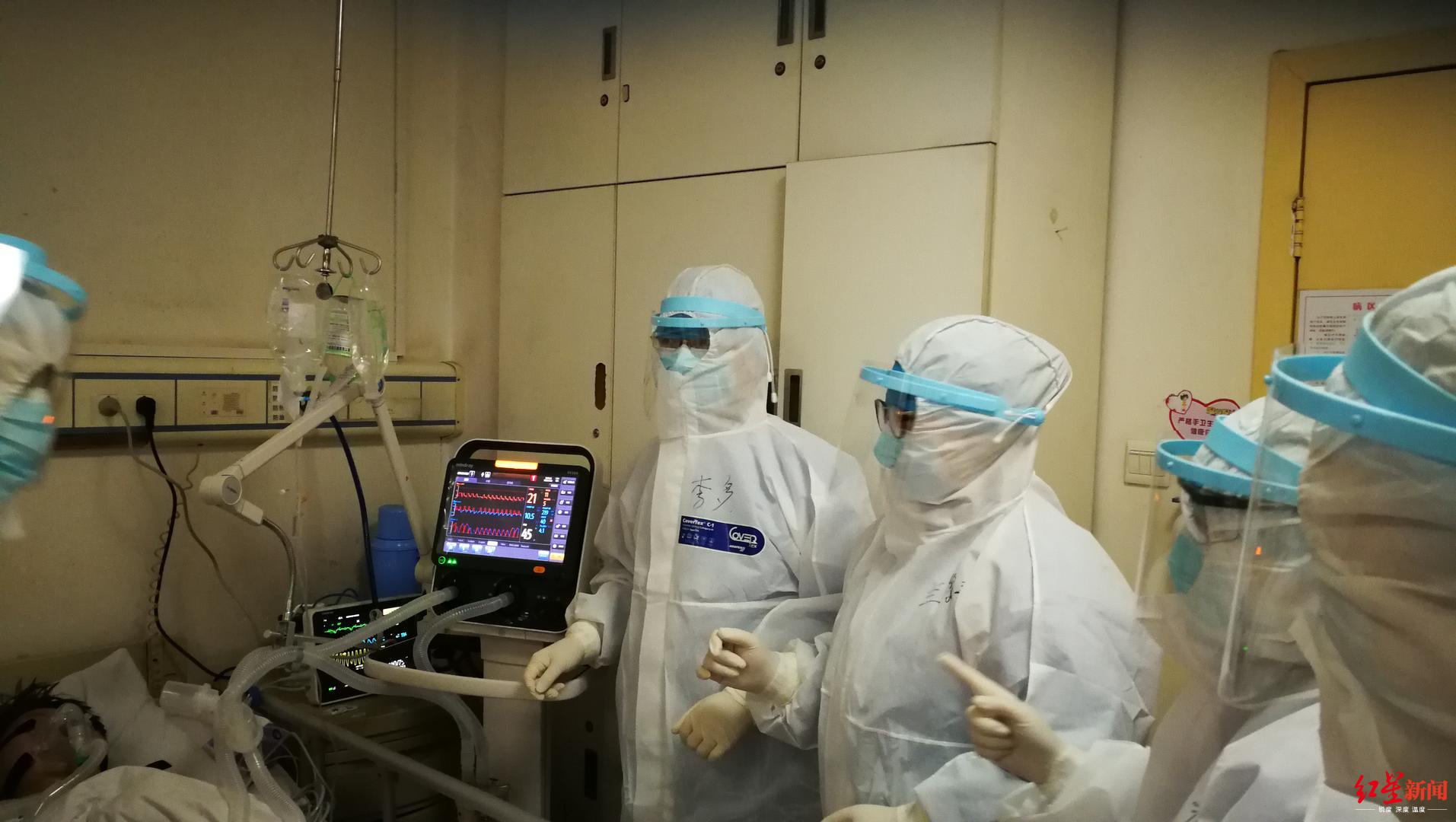 「红星新闻」四川救援队进驻武汉红十字会医院，分组开展行动