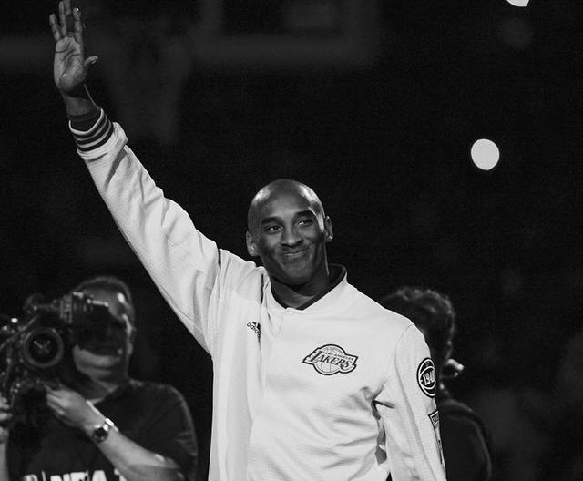 晶报：评论｜英雄来去匆匆，唯有传奇不朽