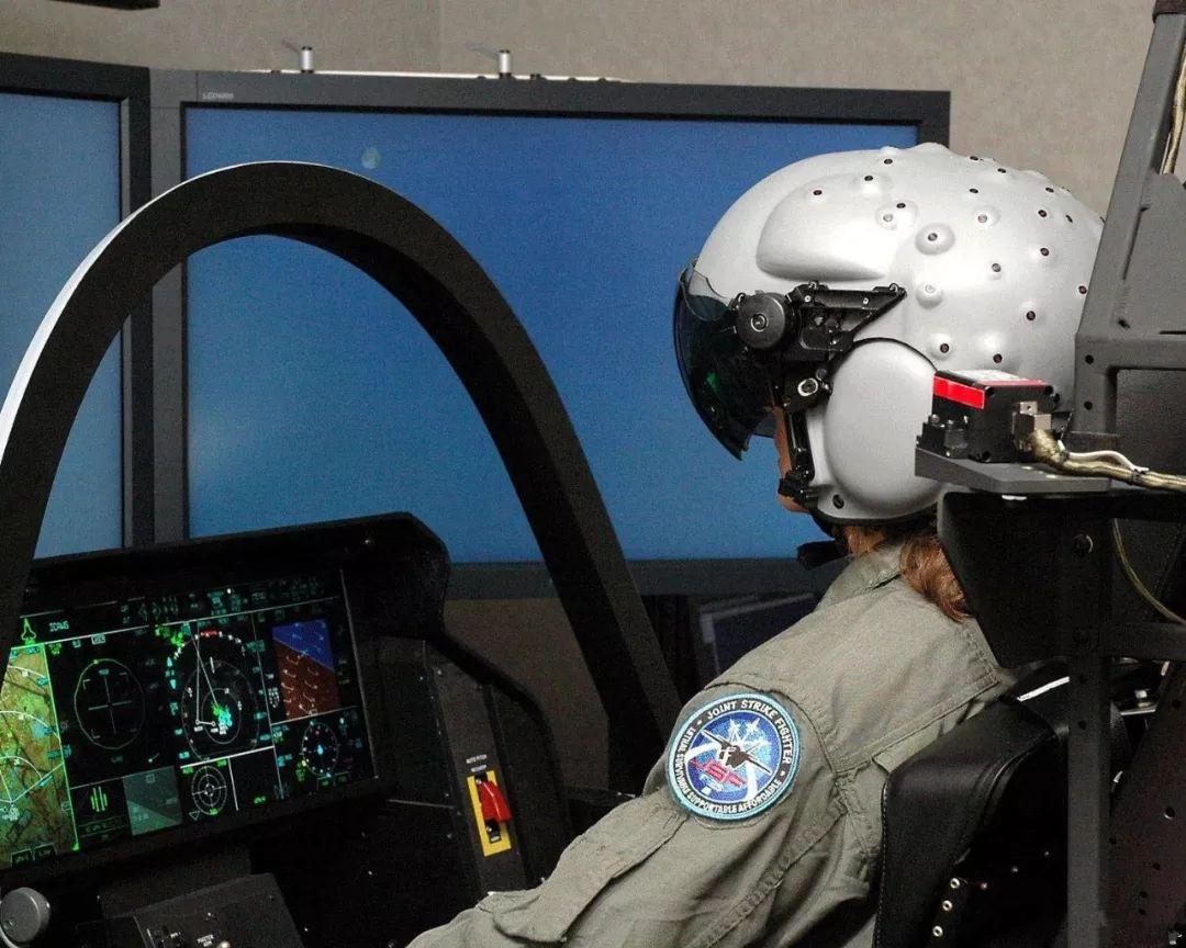 歼20飞行员装备蜻蜓眼视野360度无死角用眼神击落敌机