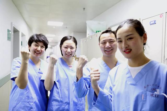 90后女护士将齐腰长发剃成光头:方便穿防护服