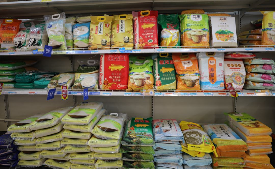 「万众一心抗击疫情」我县各超市供应充足 价格稳定 市民放心购买