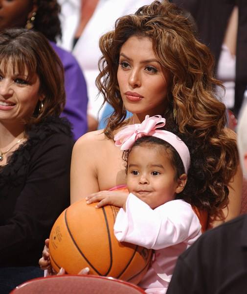 科比意外离世,巨额财富如何分配,妻子瓦妮莎或得20亿巨额财富?