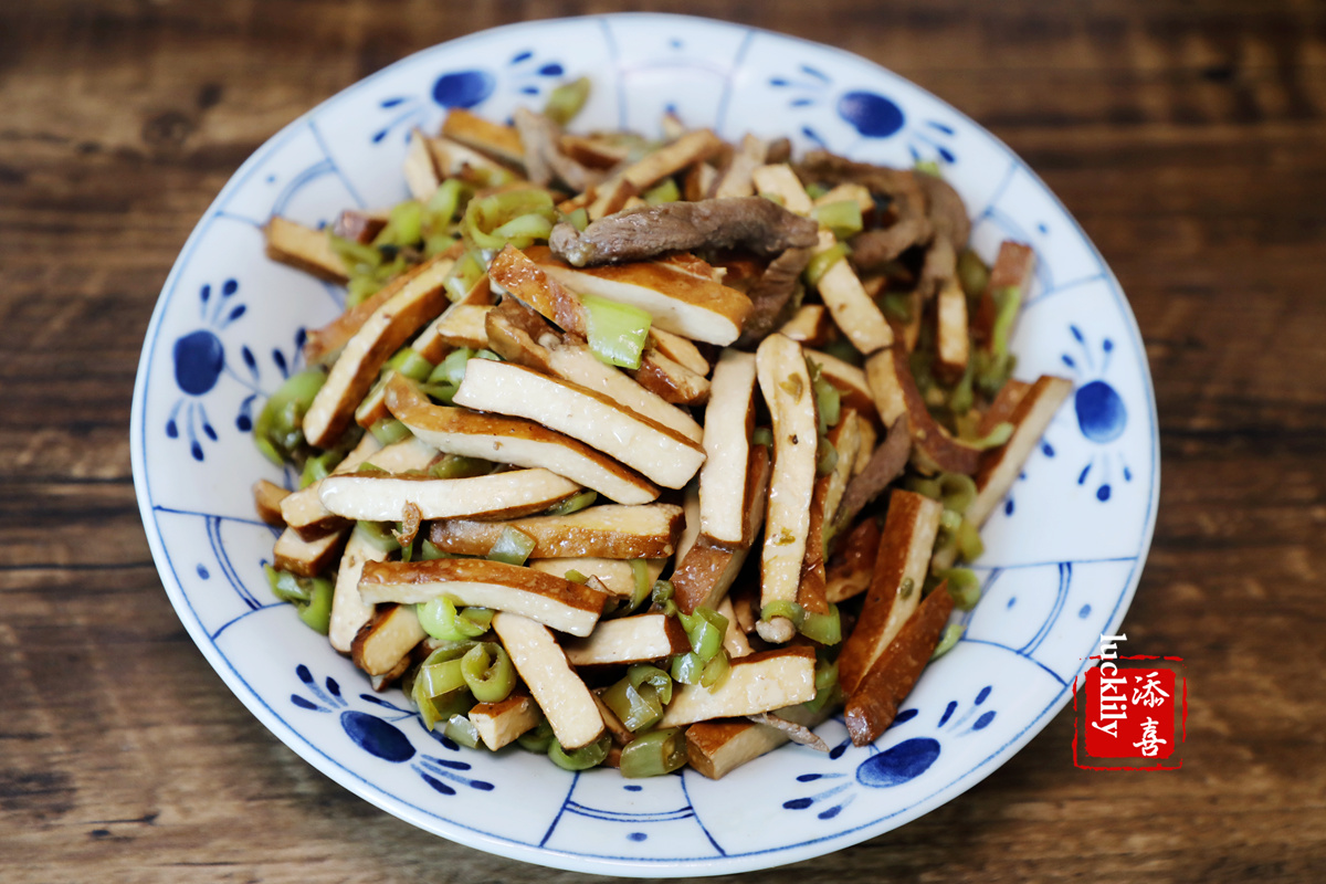 我只是买了这味龙游辣带回来做菜,阿姐却我说带回了半座城的味道