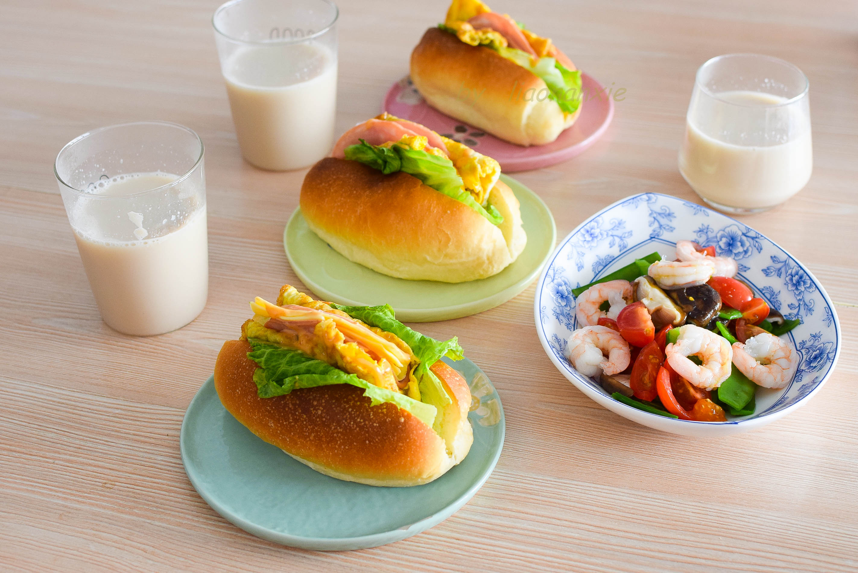 晒我家三人份营养早餐肉蛋奶菜全都有10分钟就能做好