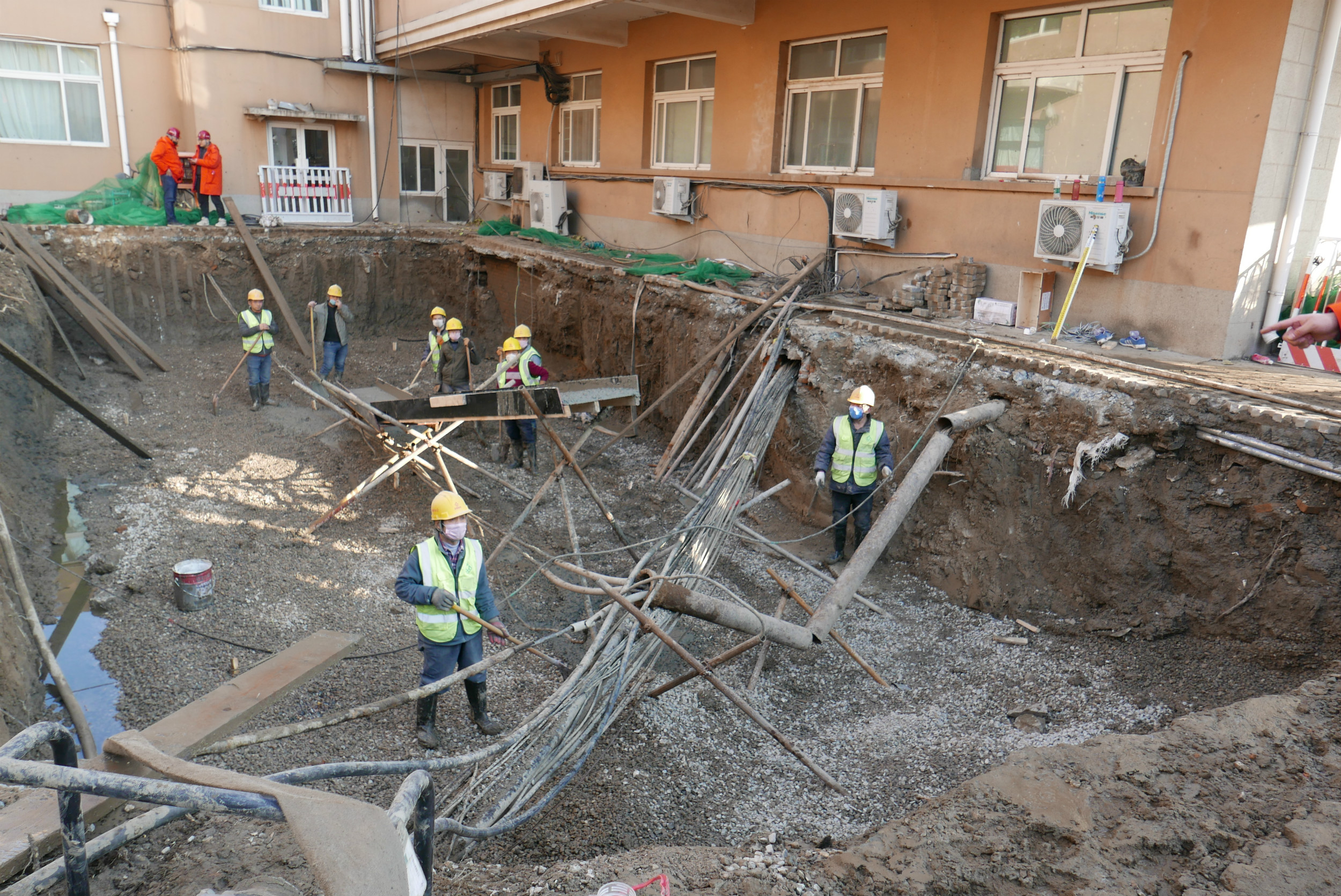 [环球时报]北京昌平小汤山医院开始重建工程 数百名工人入驻施工
