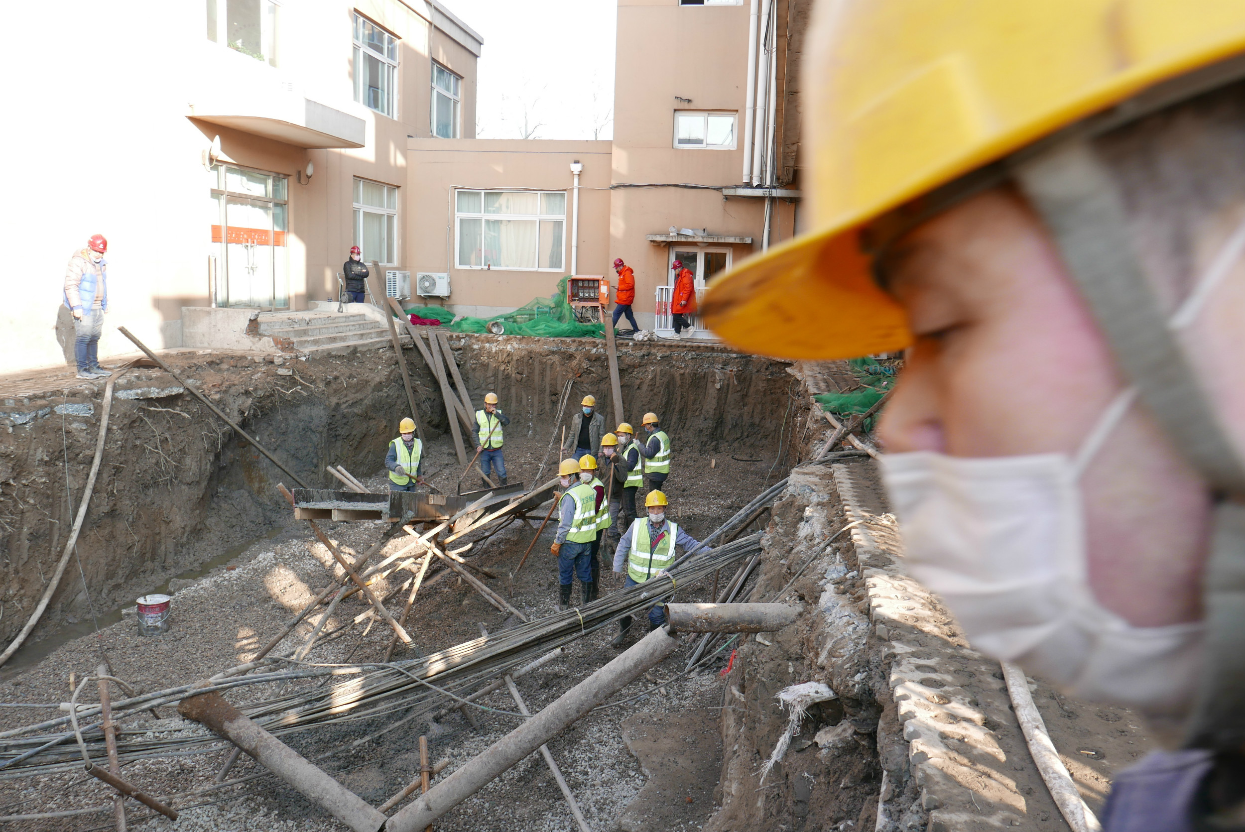 [环球时报]北京昌平小汤山医院开始重建工程 数百名工人入驻施工