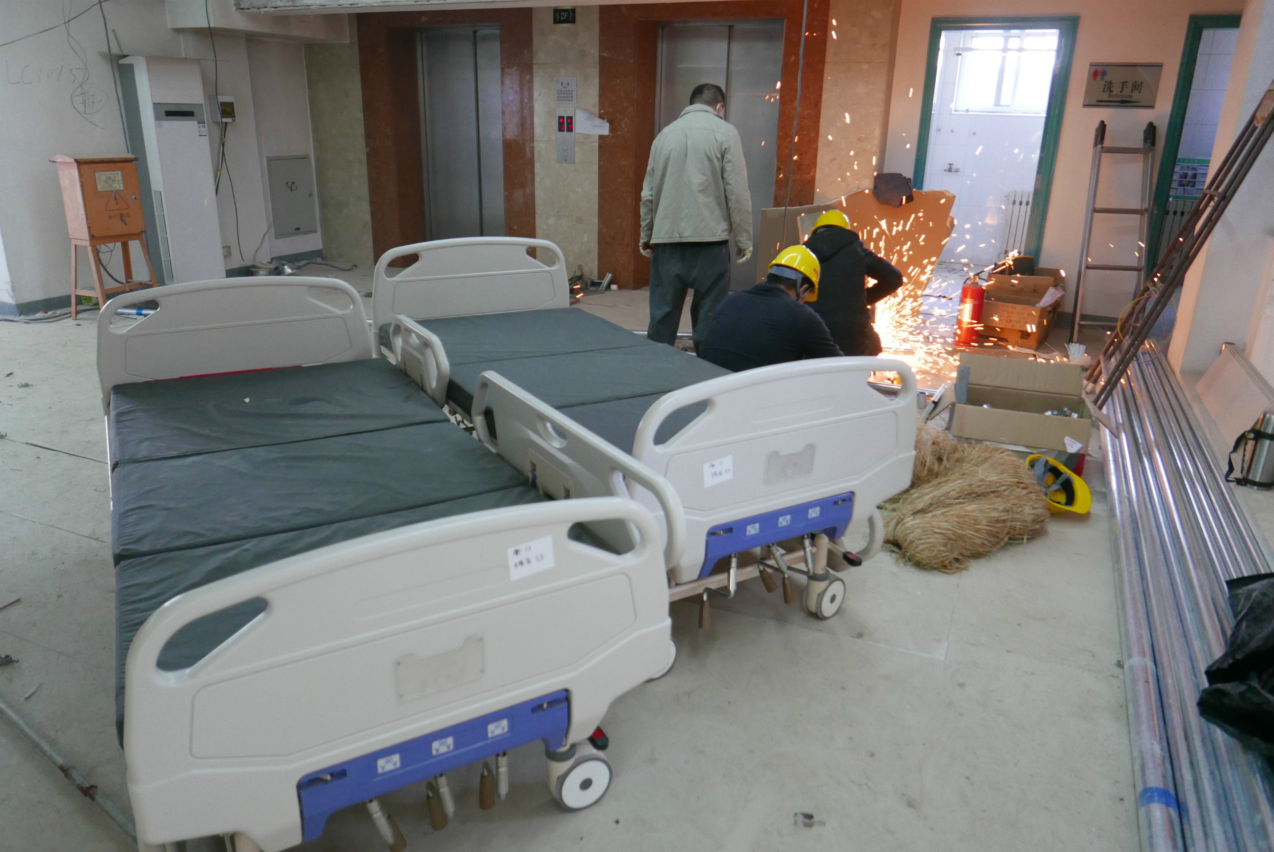 [环球时报]北京昌平小汤山医院开始重建工程 数百名工人入驻施工