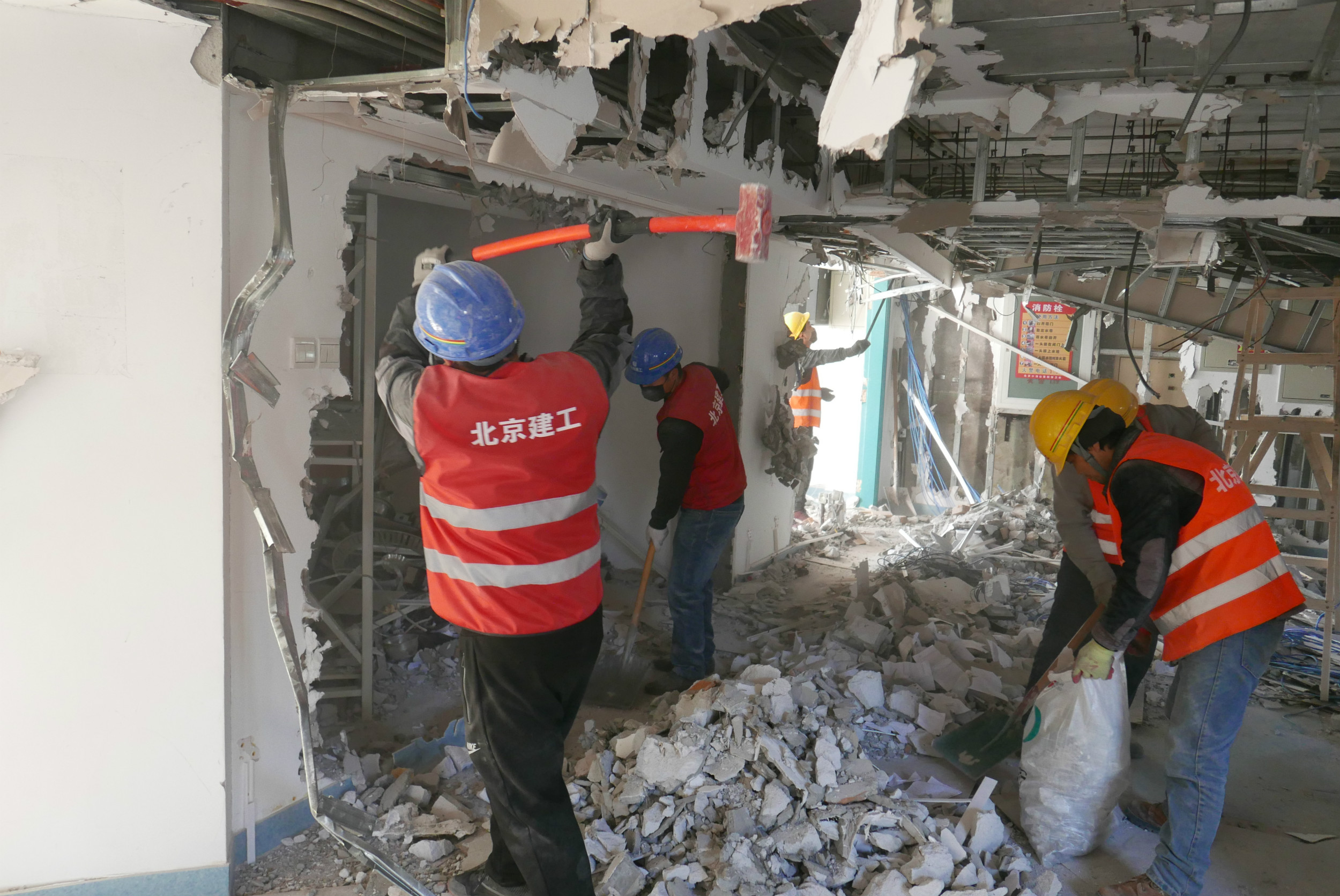 [环球时报]北京昌平小汤山医院开始重建工程 数百名工人入驻施工