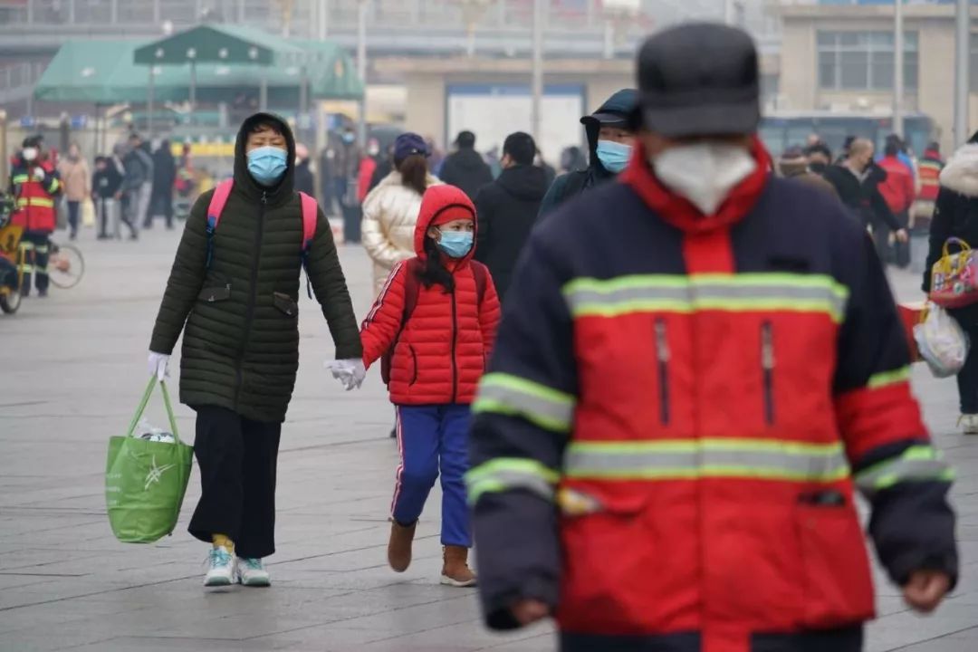 [交通运输部]大年初四全国发送旅客1359.1万次 同比下降76.2%