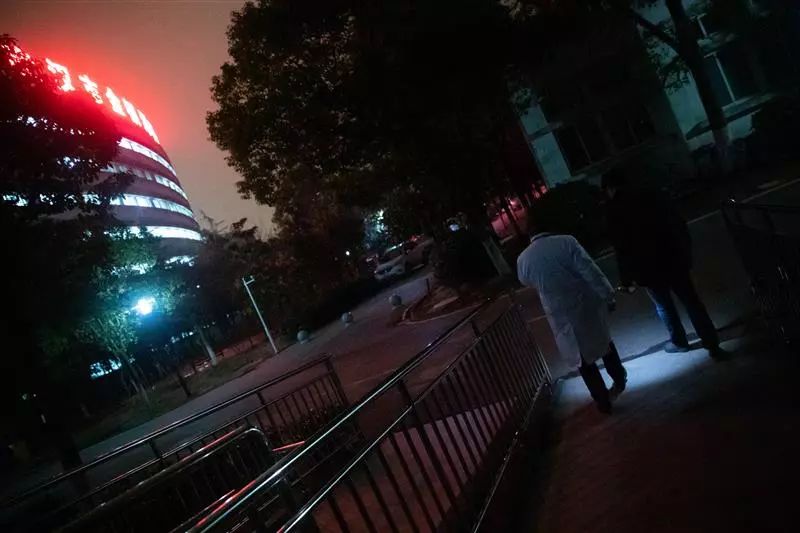 青春武汉：武汉市金银潭医院院长：身患绝症、妻子被感染，抗击疫情最前线奋战30余天
