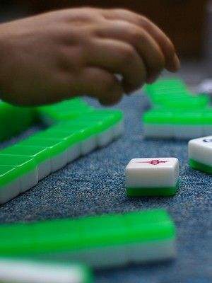 「经济日报」防疫期间多次脱岗打麻将，湖北鄂州一村干部被查处