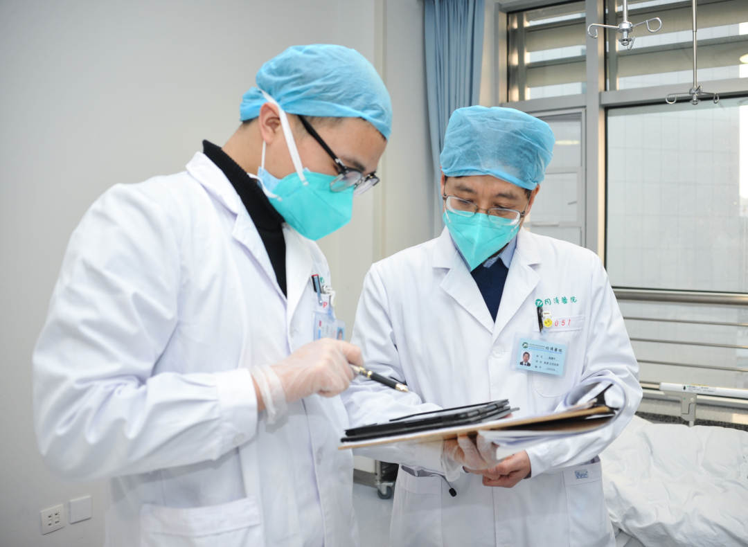 「经济日报」78岁！武汉首例高龄重症病人康复出院