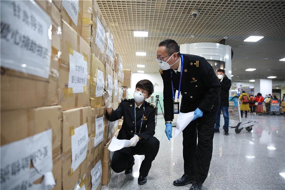 [经济日报]通关“零延时”！兰州海关保障12.2万只境外捐赠医用口罩运抵一线