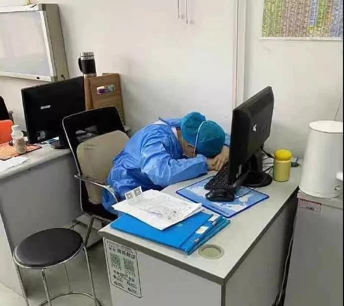 [经济日报]他们睡着了的样子，让人心疼