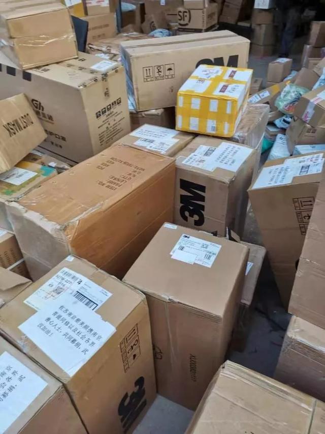 #荆楚网#武汉两家医院收到的捐赠品大部分没法用，请把他们的感谢和呼吁扩散出去