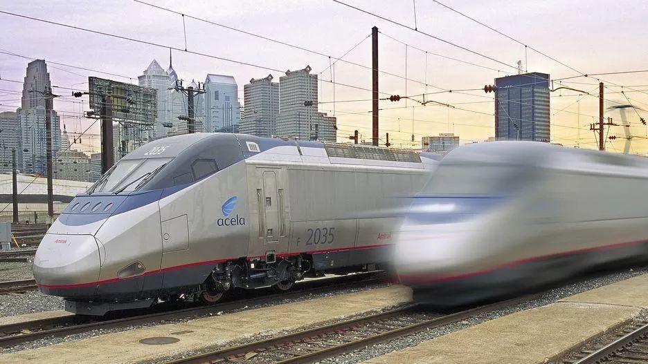 美国最新高铁列车下线!看比复兴号谁更强?