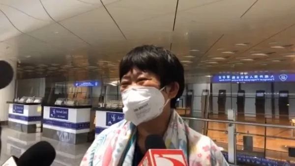 荆楚网■欢迎回家！祖国连派三架包机！199名湖北同胞刚刚抵汉！