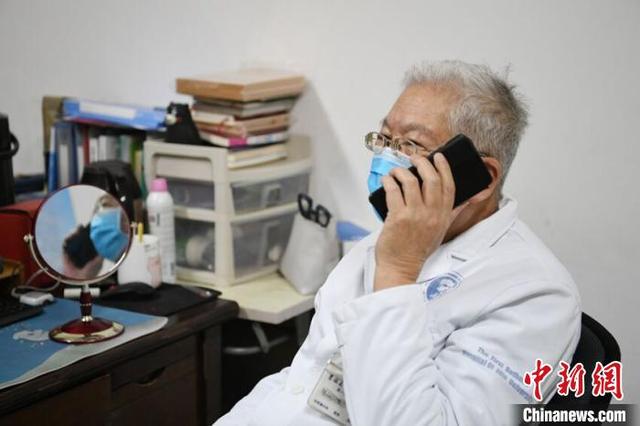 #生活报#89岁抗击SARS老教授再出征：当接线员为患者解惑
