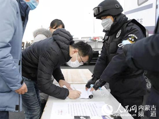 人民湖北：我是党员，我在战“疫”现场