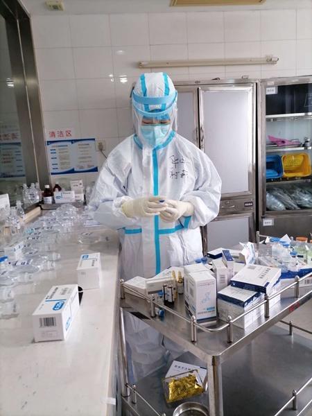 #新华社新媒体#“妈妈，我想你，有成都到武汉那么远”