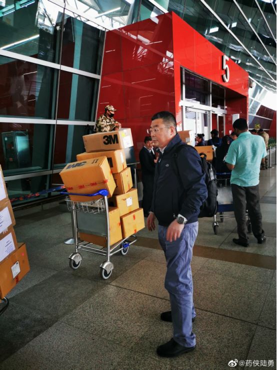 #环球时报#“药神”又去印度了！给医生买口罩！