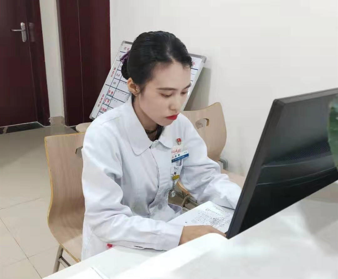 红星新闻@主动“失联”，回国归队，隔墙远望 抗疫前线的三个“平凡”瞬间