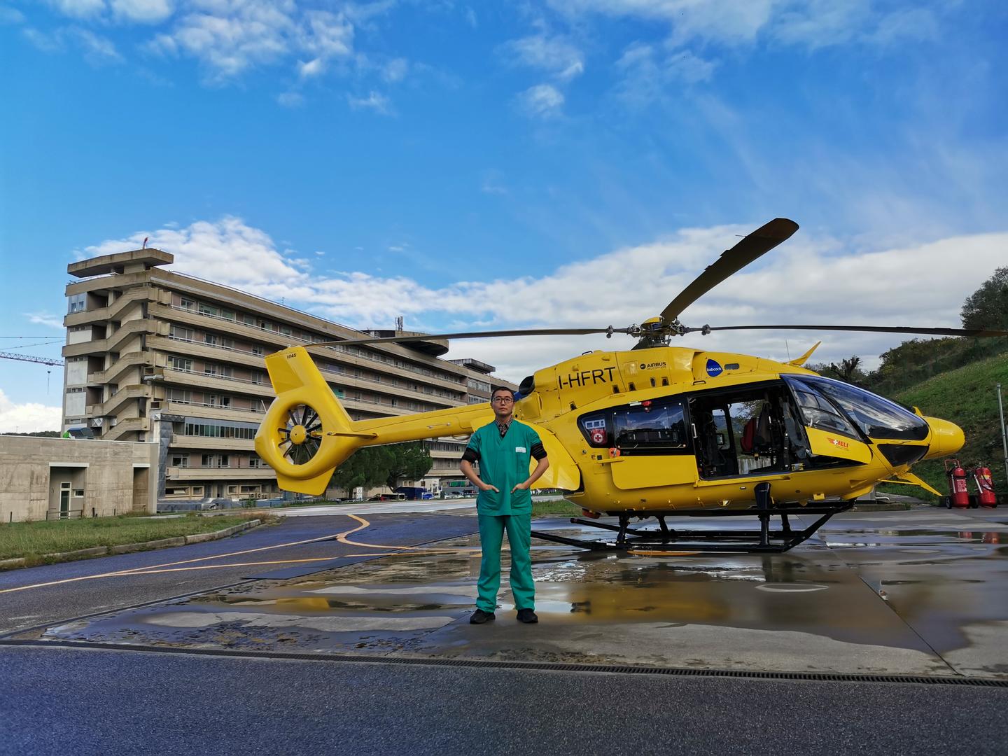 红星新闻@主动“失联”，回国归队，隔墙远望 抗疫前线的三个“平凡”瞬间