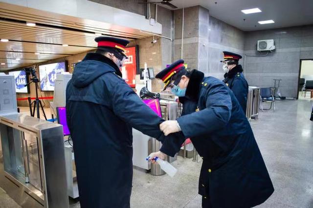 红星新闻：网传“北京西站防控疫情失败”，官方辟谣