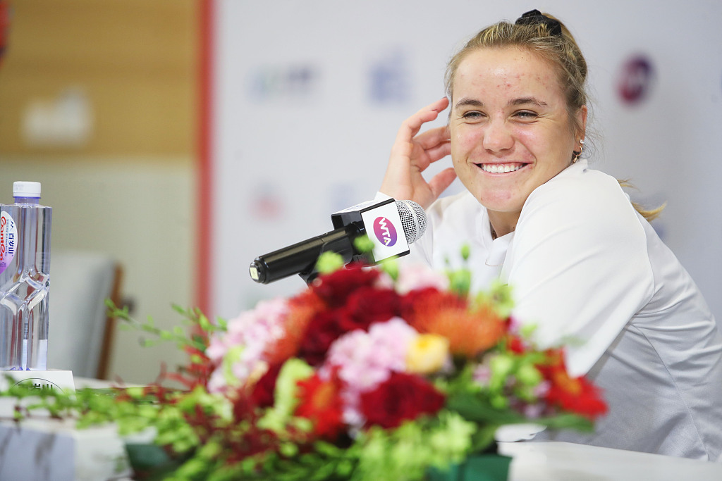 世界足坛观察家@起底新科澳网冠军：生于莫斯科的美国95后 曾被赞可媲美辛吉斯！