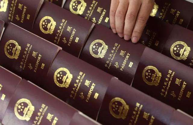 楚天都市报：今起，购买火车票须提供乘车人手机号码！还有一批新规开始施行